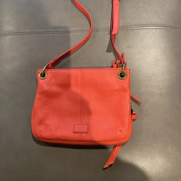 Fossil Vibrant Melon Leather Crossbody Bag in EUC - Picture 8 of 10